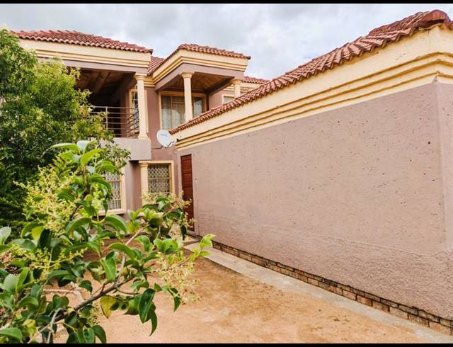5 BEDROOM HOUSE FOR SALE IN MANKWENG
